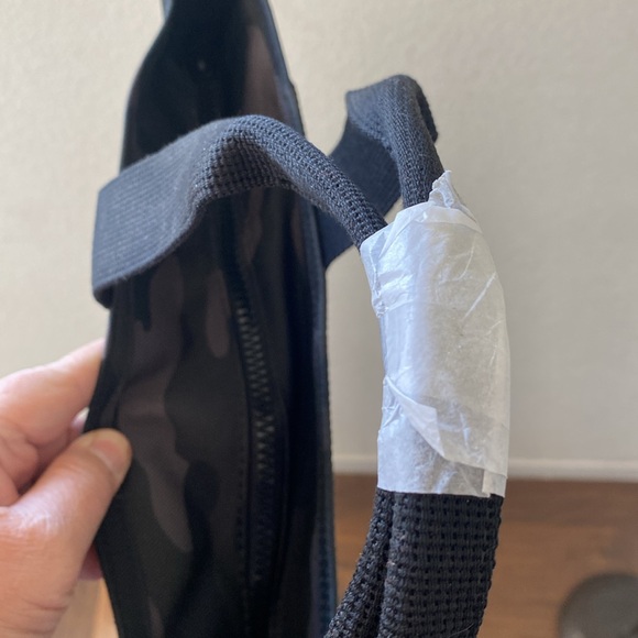 Banana Republic Black Camo Tote Bag NWT - Picture 4 of 6